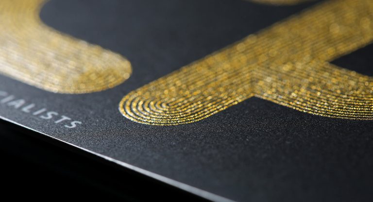 efekti-kartica-gliter https://cards-print.com/wp-content/uploads/2024/07/efekti-kartica-gliter-0-768x416-1.jpg