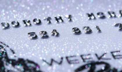 https://cards-print.com/wp-content/uploads/2024/07/perso-card-embos.jpg
